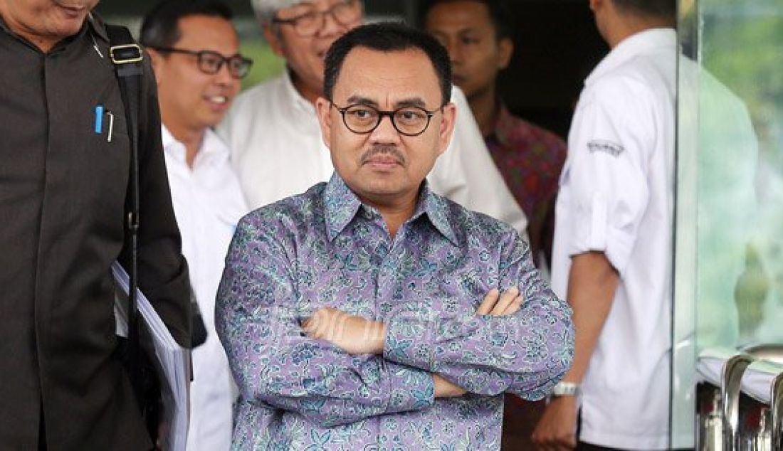 Menteri ESDM Surdirman Said usai mengikuti rapat koordinasi bersama Mendagri Tjahjo Kumolo, Pimpinan KPK dan Gubernur Se-Indonesia di Gedung KPK, Jakarta, Senin (15/2). Rapat membahas soal tindak lanjut dan pengawasan atas pengelolaan pertambangan mineral dan batubara serta sektor energi 2016. Foto: Ricardo/JPNN.com - JPNN.com