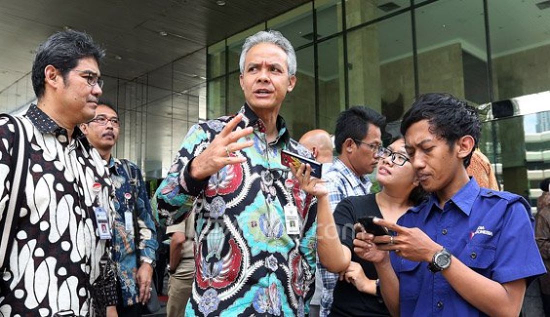 Gubernur Jateng Ganjar Pranowo usai mengikuti rapat koordinasi bersama Mendagri Tjahjo Kumolo, Menteri ESDM Surdirman Said, Pimpinan KPK dan Gubernur Se-Indonesia, Jakarta, Senin (15/2). Rapat membahas soal tindak lanjut dan pengawasan atas pengelolaan pertambangan mineral dan batubara serta sektor energi 2016. Foto: Ricardo/JPNN.com - JPNN.com