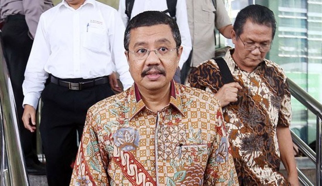 Plt Gubernur Sumut Tengku Erry Nuradi usai mengikuti rapat koordinasi bersama Mendagri Tjahjo Kumolo, Menteri ESDM Surdirman Said, Pimpinan KPK dan Gubernur Se-Indonesia, Jakarta, Senin (15/2). Rapat membahas soal tindak lanjut dan pengawasan atas pengelolaan pertambangan mineral dan batubara serta sektor energi 2016. Foto: Ricardo/JPNN.com - JPNN.com