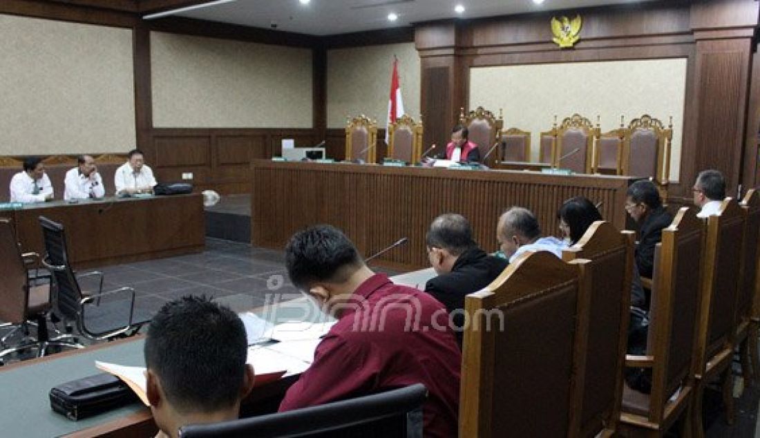 Suasana jalannya prose pengadilan terkait ajuan permohonan gugatan praperadilan Jessica Kumala Wongso di di Pengadilan Negeri Jakarta Pusat, Selasa (1/3). Hakim menolak permohonan gugatan praperadilan Jessica Kumala Wongso ditolak. Foto: Ricardo/JPNN.com - JPNN.com