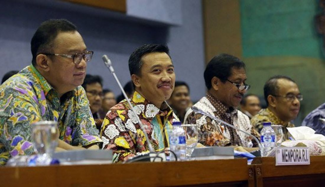 Menteri Pemuda dan Olahraga (Menpora) Imam Nahrawi saat mengikuti rapat kerja dengan Komisi X DPR, Jakarta, Rabu (2/3). Rapat membahas persiapan pelaksanaan PON di Jawa Barat, ASEAN GAMES 2018 di Jakarta dan Palembang, serta keikutsertaan Indonesia dalam Olympiade 2016 di Brazil dan SEA GAMES 2017 Malaysia. Foto: Ricardo/JPNN.com - JPNN.com