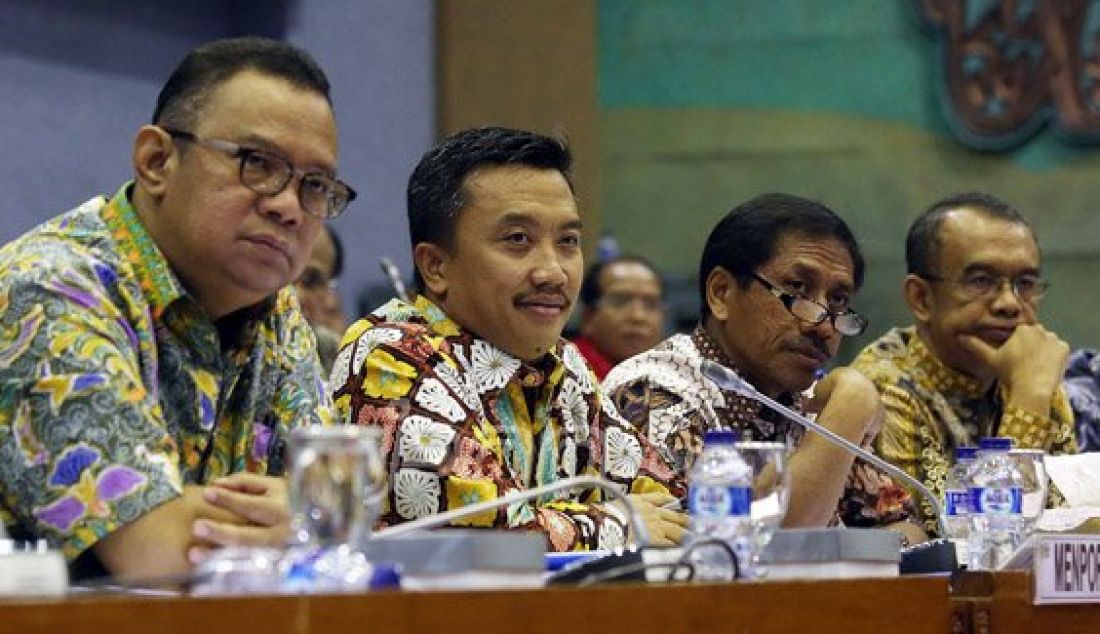 Menteri Pemuda dan Olahraga (Menpora) Imam Nahrawi saat mengikuti rapat kerja dengan Komisi X DPR, Jakarta, Rabu (2/3). Rapat membahas persiapan pelaksanaan PON di Jawa Barat, ASEAN GAMES 2018 di Jakarta dan Palembang, serta keikutsertaan Indonesia dalam Olympiade 2016 di Brazil dan SEA GAMES 2017 Malaysia. Foto: Ricardo/JPNN.com - JPNN.com