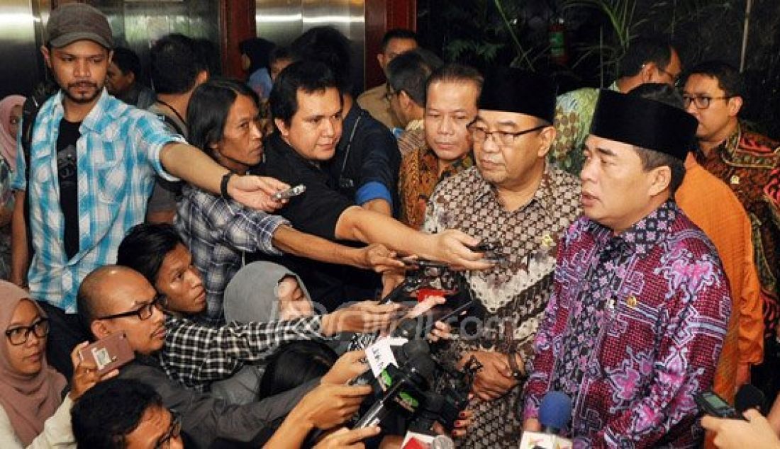 Pimpinan Badan Pemeriksa Keuangan (BPK) Harry Azhar Azis, Rizal Djalil bersama dengan Pimpinan DPR Ade Komaruddin, Fahri Hamzah dan Taufik Kurniawan usai melakukan pertemuan, Jakarta, Rabu (2/3). Pertemuan ini untuk menguatkan kedua lembaga dalam fungsi pengawasan. Foto: Ricardo/JPNN.com - JPNN.com