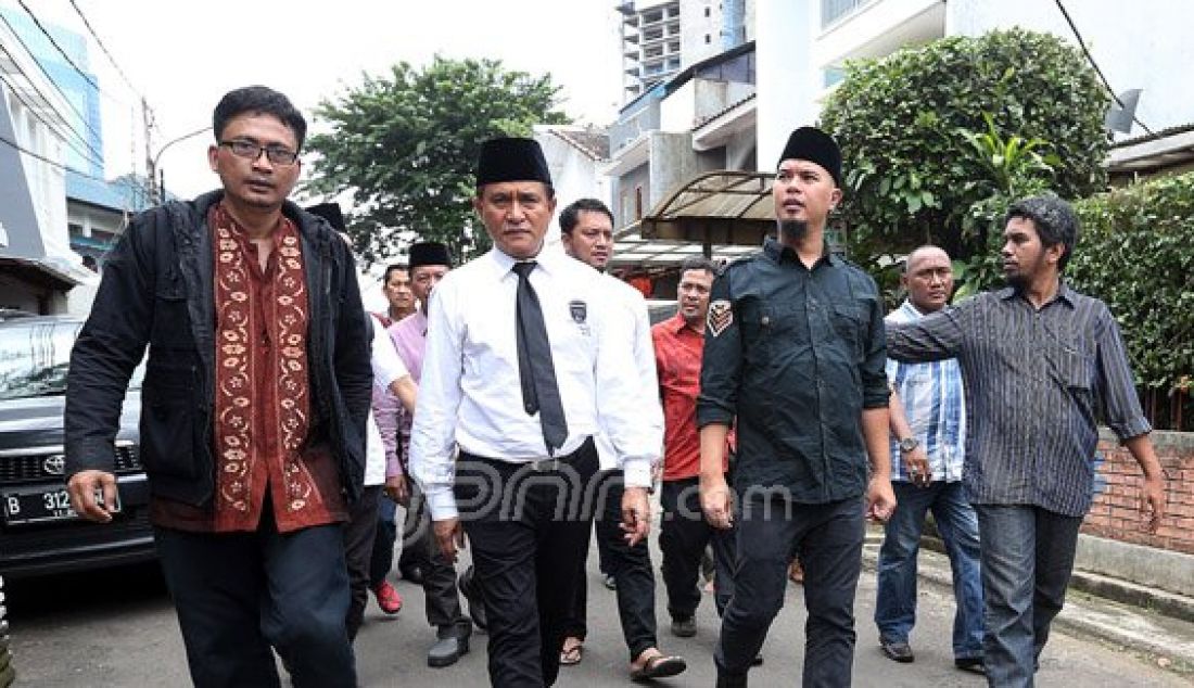 Bakal Calon Gubernur DKI Jakarta Ahmad Dhani saat bertemu dengan Bakal Calon Gubernur DKI Jakarta Yusril Ihza Mahendra di Kediaman Ahmad Dhani, Jakarta Selatan, Jumat (4/3). Mereka melakukan komunikasi politik untuk Pilgub DKI Jakarta 2017. Foto: Ricardo/JPNN.com - JPNN.com