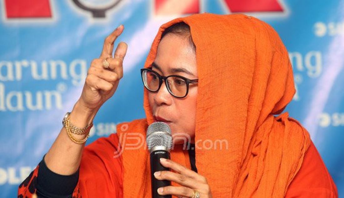 Anggota DPR Fraksi PDIP Dwi Ria Latifa menjadi pembicara pada diskusi bertema Menteri Ribut Bikin Ribet di Jakarta, Sabtu (5/3). Foto: Ricardo/JPNN.com - JPNN.com