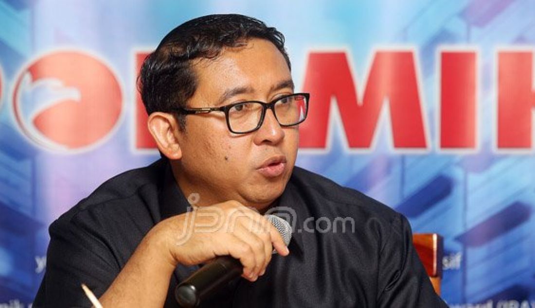 Wakil Ketua DPR Fadli Zon menjadi pembicara pada diskusi bertema Menteri Ribut Bikin Ribet di Jakarta, Sabtu (5/3). Foto : Ricardo/JPNN.com - JPNN.com