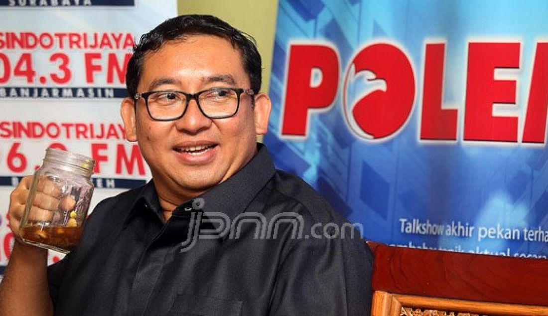 Wakil Ketua DPR Fadli Zon menjadi pembicara pada diskusi bertema Menteri Ribut Bikin Ribet di Jakarta, Sabtu (5/3). Foto : Ricardo/JPNN.com - JPNN.com