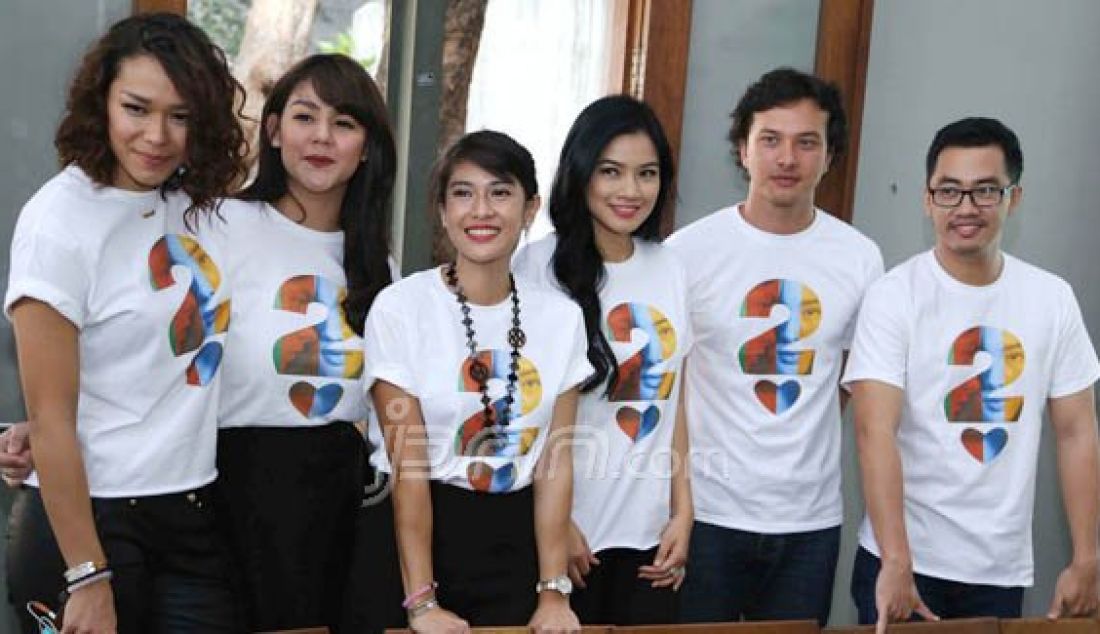 Para artis pemain Ada Apa Dengan Cinta (AADC 2) saat ditemui di Kemang, Jakarta, Rabu (21/10/15). FOTO : FEDRIK Tarigan/Jawa Pos/JPNN.com - JPNN.com
