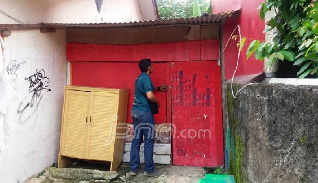 Penampakan lokasi prostitusi cabe-cabean yang berkedok sebagai kedai kopi di Jalan Timbul IV, Rt 08/Rw 03, Jagakarsa, Jakarta Selatan, Jumat (11/3). Foto: Mg4/JPNN.com - JPNN.com