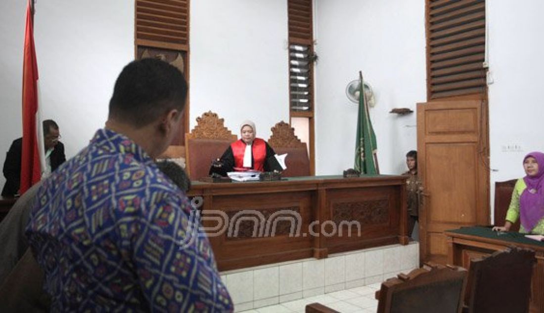 Pengadilan Negeri Jakarta Selatan (PN Jaksel) menggelar sidang gugatan praperadilan kasus dugaan korupsi pengadaan lahan Rumah Sakit (RS) Sumber Waras oleh Pemprov DKI Jakarta, Rabu (30/3). Majelis hakim menolak gugatan yang diajukan oleh LSM MAKI)&acirc;€Ž, LP3HI serta beberapa warga DKI.&acirc;€Ž Foto: Ricardo/JPNN.com - JPNN.com