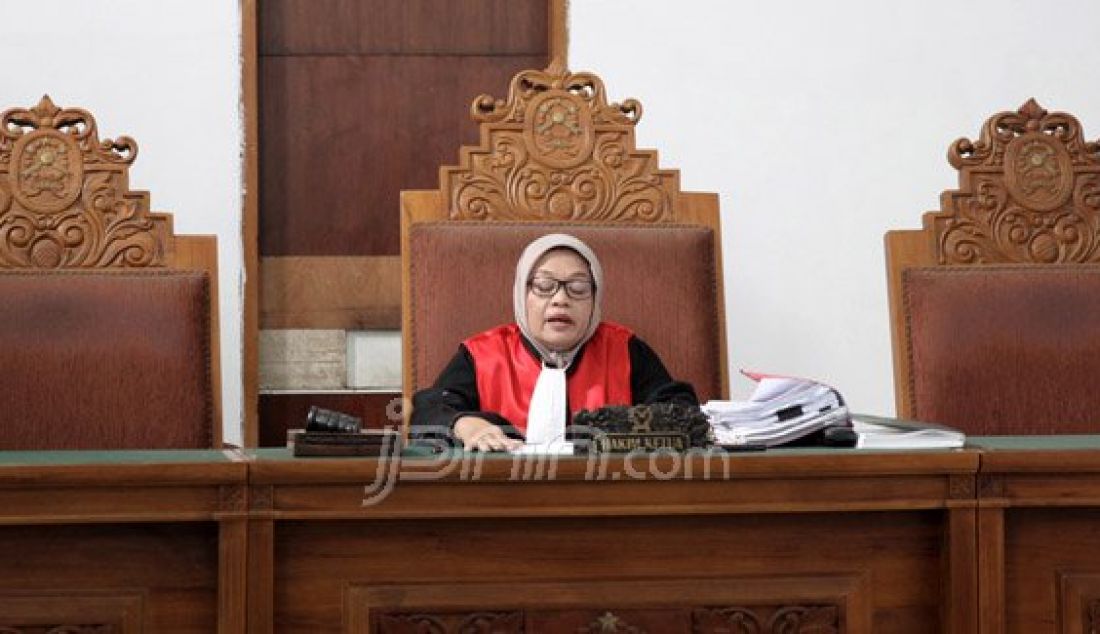 Pengadilan Negeri Jakarta Selatan (PN Jaksel) menggelar sidang gugatan praperadilan kasus dugaan korupsi pengadaan lahan Rumah Sakit (RS) Sumber Waras oleh Pemprov DKI Jakarta, Rabu (30/3). Majelis hakim menolak gugatan yang diajukan oleh LSM MAKI)&acirc;€Ž, LP3HI serta beberapa warga DKI.&acirc;€Ž Foto: Ricardo/JPNN.com - JPNN.com