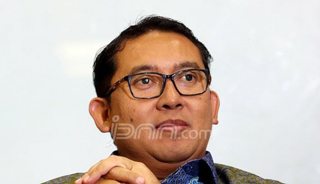 Wakil Ketua DPR Fadli Zon bersama Pengamat Politik Univ Al-Azhar Rahmat Bagja dalam Dialektika Demokrasi bertema 'DPR Lari Kencang Capai Target Legislasi, Pemerintah: 'Slow laa', Ada Apa?', Jakarta, Kamis (31/3). Dialog menanggapi pernyataan Presiden Jokowi yang mengatakan bahwa DPR tidak perlu menghasilkan banyak UU. Foto: Ricardo/JPNN.com - JPNN.com