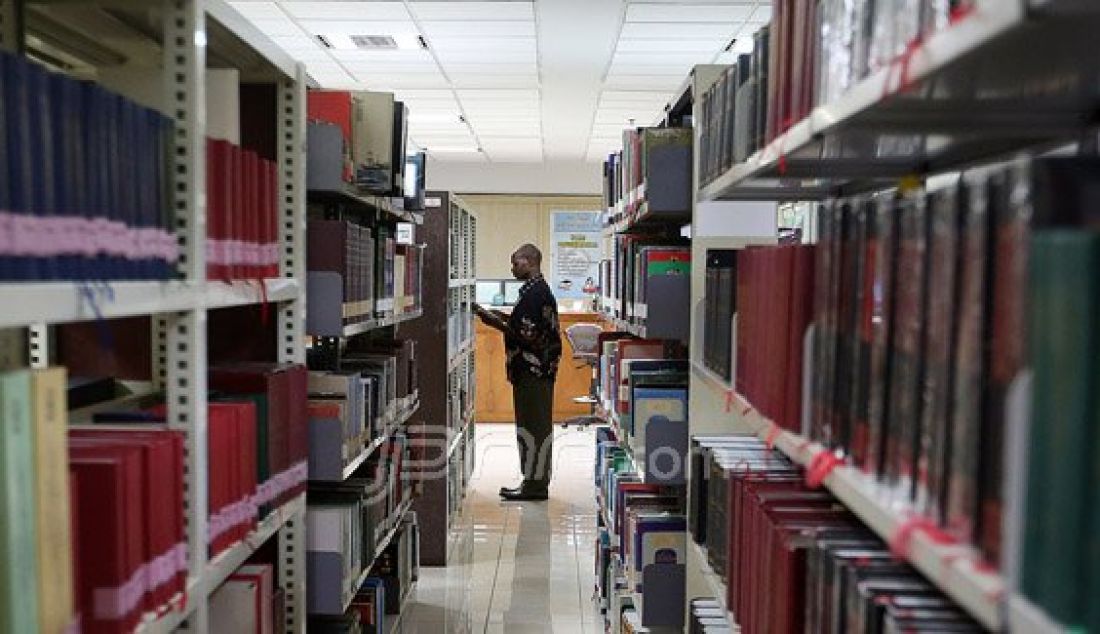 Suasana ruang perpustakaan DPR, Komplek Parlemen, Senayan, Jakarta, Jumat (1/4). Menurut Ketua MPR Zulkifli Hasan pembangunan gedung perpustakaan DPR untuk saat ini ditunda dulu karena kondisi keuangan negara masih belum stabil. Foto: Ricardo/JPNN.com - JPNN.com