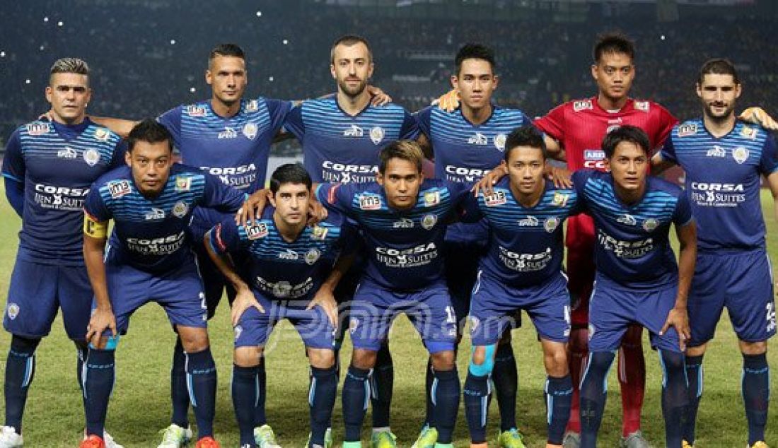 Pemain Arema Cronus Alfaro Gonzales Cristian Gerard saat berlaga pada Pertandingan Torabika Bhayangkara Cup 2016 antara Persib vs Arema Cronus di Stadion Utama Gelora Bung Karno, Senayan, Jakarta, Minggu (3/4). Foto: Ricardo/JPNN.com - JPNN.com