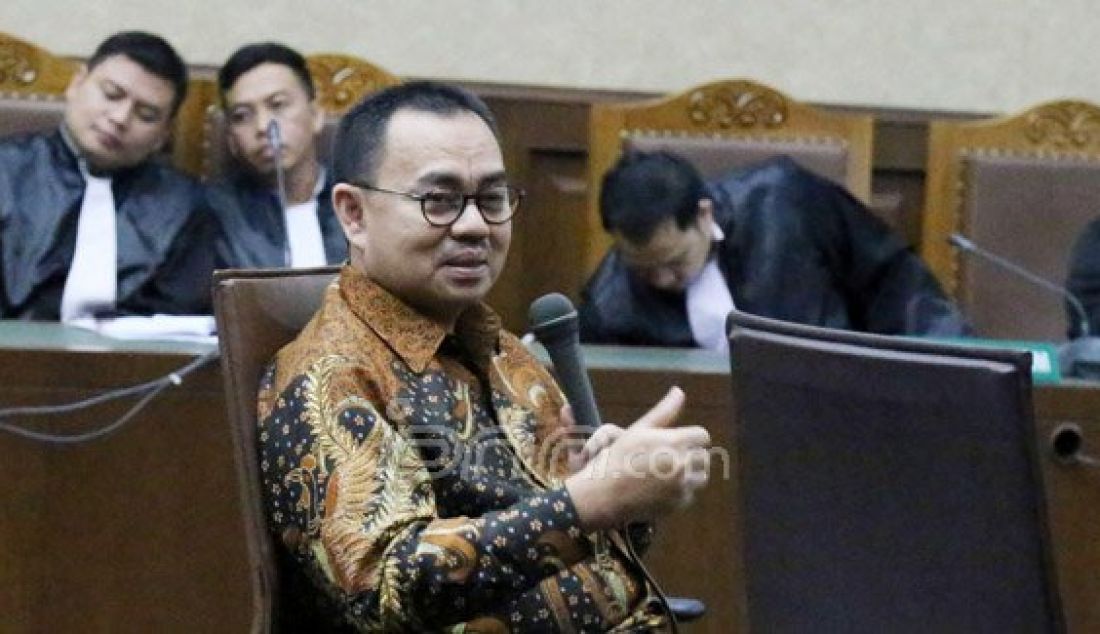 Menteri ESDM Sudirman Said memberikan keterangan saat sidang lanjutan dengan terdakwa Dewie Yasin Limpo di Pengadilan Tipikor, Jakarta, Senin (4/4). Sudirman Said menjadi saksi terkait kasus suap proyek pembangkit listrik di Kabupaten Deiyai, Papua. Foto: Imam/Jawa Pos/JPNN.com - JPNN.com