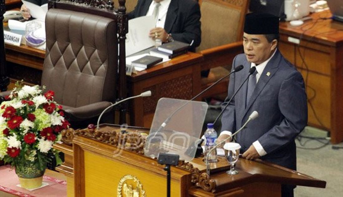 Ketua DPR Ade Komarudin saat memimpin sidang Paripurna DPR di Ruang Sidang Paripurna DPR, Senayan, Jakarta, Rabu (6/4). Wakil Ketua DPR Fahri Hamzah tidak hadir pada sidang tersebut. Foto: Ricardo/JPNN.com - JPNN.com