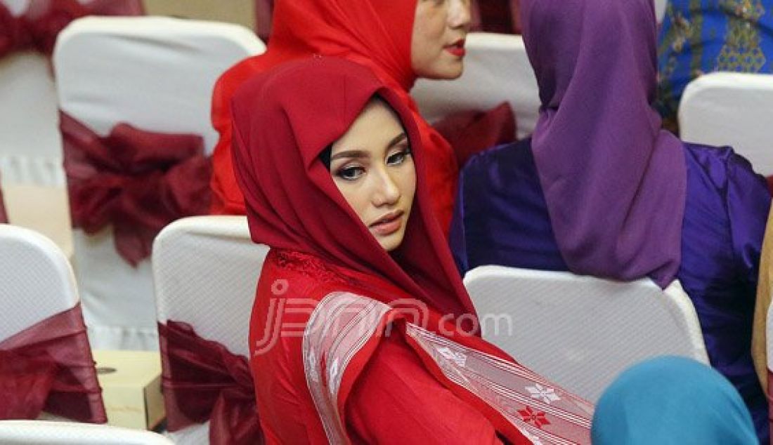 Istri Wakil Bupati Trenggalek Novita Hardiny saat menghadiri acara Silatuhrahmi Ibu Iriana Jokowi dan Ibu Mufidah Jusuf Kalla bersama Istri Gubernur, Wakil Gubernur, Bupati/Walikota dan Wakil Bupati/Wakil Walikota Se-Indonesia Hasil Pilkada Serentak 2015, Jakarta, Jumat (8/4). Foto: Ricardo/JPNN.com - JPNN.com