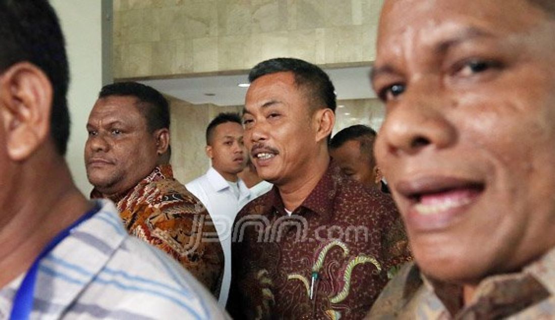 Ketua DPRD DKI Jakarta Prasetyo Edi Marsudi usai menjalani pemeriksaan KPK, Jakarta, Senin (11/4). Prasetyo dimintai keterangan untuk kasus dugaan suap pembahasan rancangan peraturan daerah (raperda) reklamasi pantai utara Jakarta dengan tersangka M Sanusi. Foto: Ricardo/JPNN.com - JPNN.com