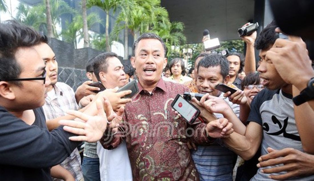 Ketua DPRD DKI Jakarta Prasetyo Edi Marsudi usai menjalani pemeriksaan KPK, Jakarta, Senin (11/4). Prasetyo dimintai keterangan untuk kasus dugaan suap pembahasan rancangan peraturan daerah (raperda) reklamasi pantai utara Jakarta dengan tersangka M Sanusi. Foto: Ricardo/JPNN.com - JPNN.com