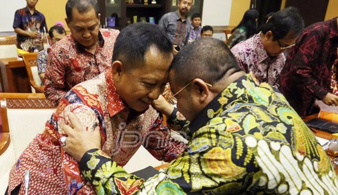 Kepala BNPT Komisaris Jenderal Tito Karnavian saat mengikuti rapat kerja dengan Komisi III DPR, Jakarta, Rabu (13/4). Rapat membahas pelaksanaan tupoksi BNPT serta kendala dan hambatan yang dihadapi, optimaliasi program deradikalisasi dan program prioritas dan target kinerja BNPT. Foto: Ricardo/JPNN.com - JPNN.com