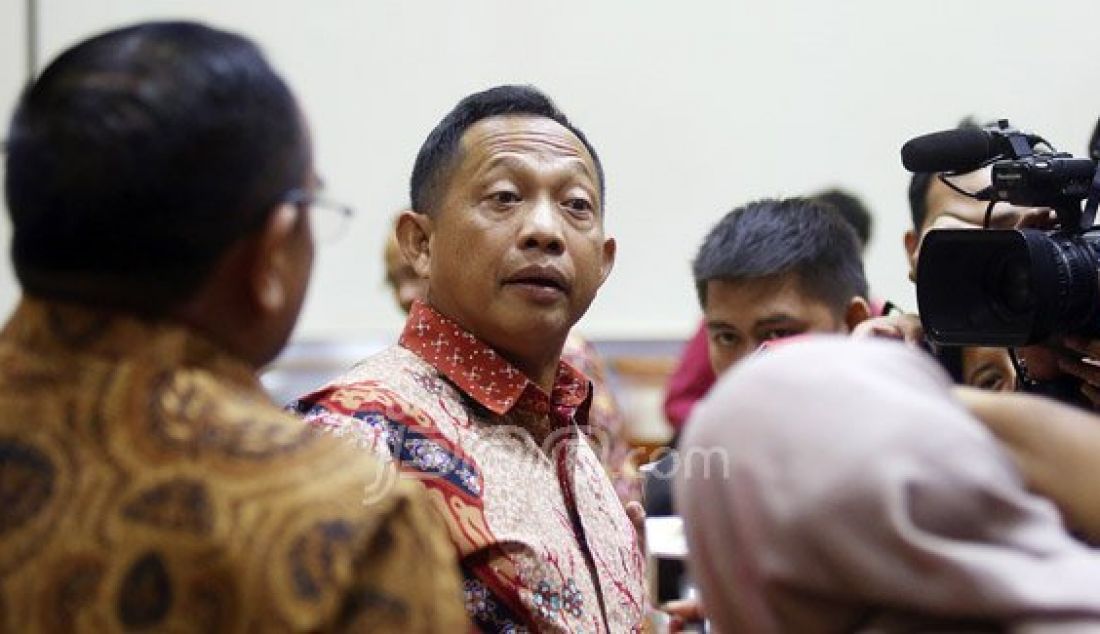 Kepala BNPT Komisaris Jenderal Tito Karnavian saat mengikuti rapat kerja dengan Komisi III DPR, Jakarta, Rabu (13/4). Rapat membahas pelaksanaan tupoksi BNPT serta kendala dan hambatan yang dihadapi, optimaliasi program deradikalisasi dan program prioritas dan target kinerja BNPT. Foto: Ricardo/JPNN.com - JPNN.com