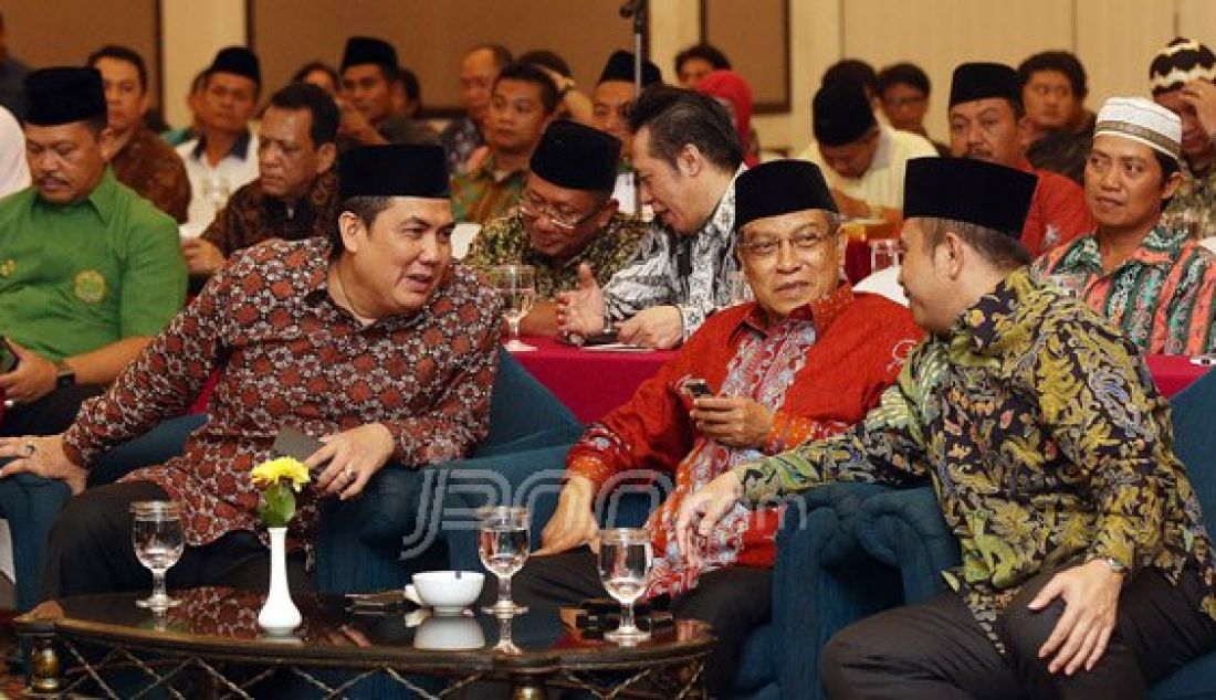 Ketua PBNU Said Aqil Siradj (tengah), Sekjen PBNU Helmy Faisal Zaini dan Ketua Lembaga Pengembangan Pertanian Nahdlatul Ulama (LPPNU) Marwan Jafar saat menghadiri acara Rembug Nasional dan Rakernas LPPNU di Jakarta, Jumat (15/4). Foto: Ricardo/JPNN.com - JPNN.com