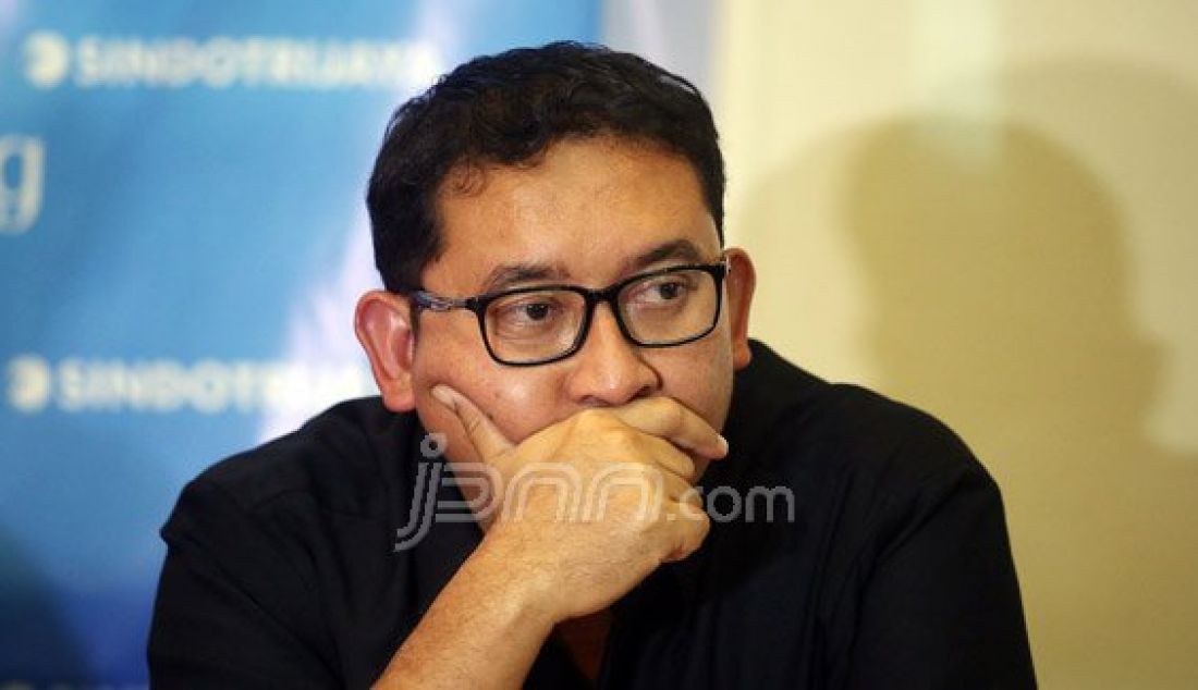 Wakil Ketua DPR Fadli Zon saat menjadi pembicara pada diskusi Pro Kontra Audit Sumber Waras di Jakarta, Sabtu (16/4). Foto: Ricardo/JPNN.com - JPNN.com