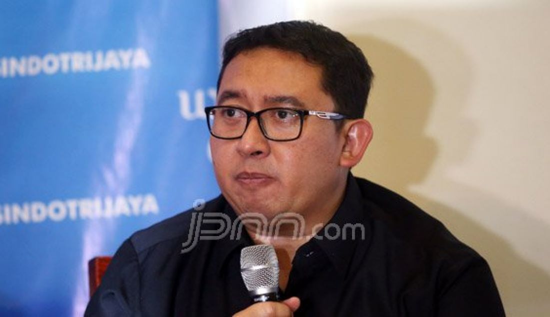 Wakil Ketua DPR Fadli Zon saat menjadi pembicara pada diskusi Pro Kontra Audit Sumber Waras di Jakarta, Sabtu (16/4). Foto: Ricardo/JPNN.com - JPNN.com