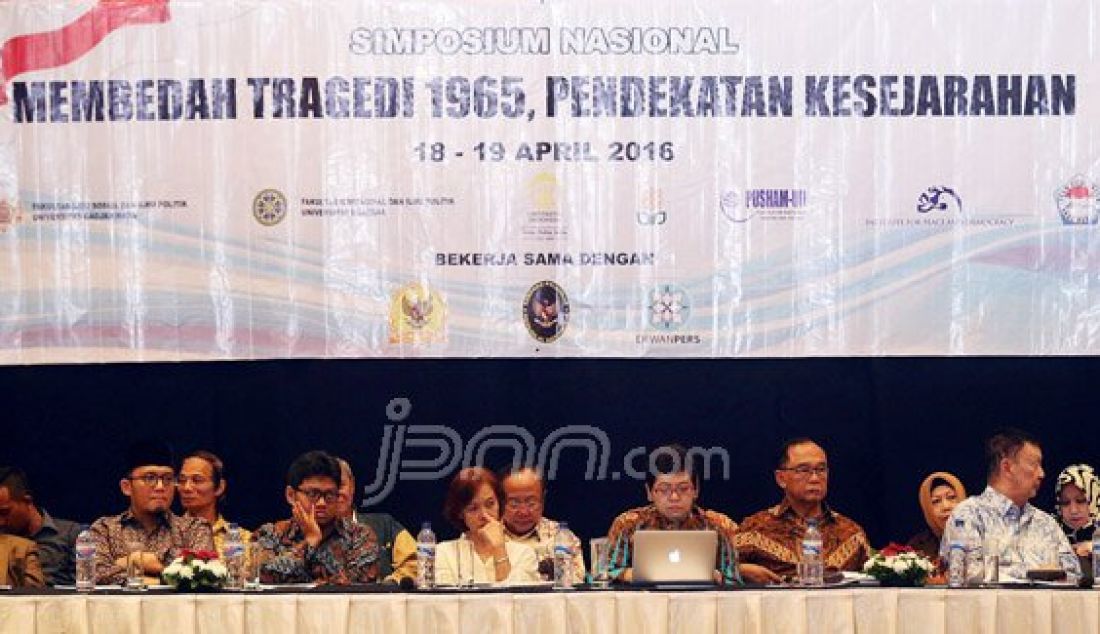 Suasana acara Simposlum Nasional 'Membedah Tragedi 1965, Pendekatan Kesejarahan 1965',Jakarta, Senin (18/4). Foto: Ricardo/JPNN.com - JPNN.com