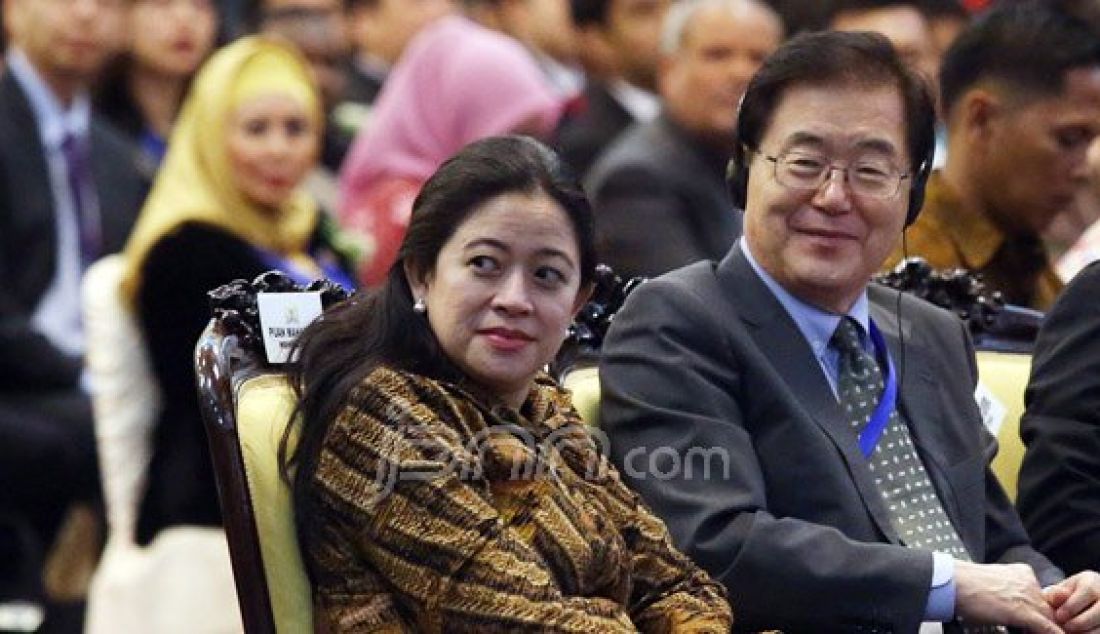 Menko PMK Puan Maharani saat menghadiri acara International Conference of Asian Political Parties (ICAPP), Jakarta, Jumat (22/4). Pertemuan membahas internal pengurus ICAPP dan pertemuan trilateral antara persatuan partai politik di wilayah Afrika dan Amerika Latin. Foto: Ricardo/JPNN.com - JPNN.com