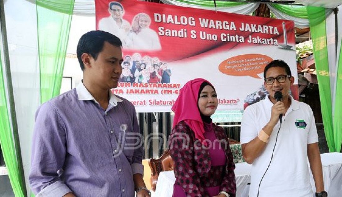 Calon Gubernur DKI Jakarta Sandiaga Uno saat berdialog dengan forum masyarakat cinta Jakarta di Jakarta, Minggu (24/4). Pemberian tempat berdagang bagi pedagang sangat bermanfaat daripada penggusuran karena dengan tempat itulah mereka bisa menyambung hidupnya. Foto : Ricardo/JPNN.com - JPNN.com