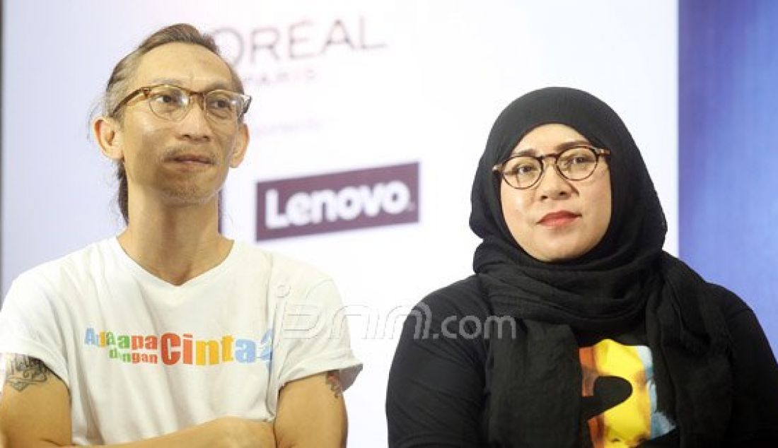 Pasangan musisi Melly Goeslaw dan Anto Hoed saat menghadiri konferensi pers Film Ada Apa Dengan Cinta 2 di Jakarta, Senin (25/4). Foto: Ricardo/JPNN.com - JPNN.com