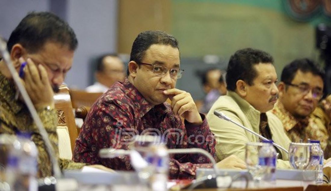 Menteri Pendidikan dan Kebudayaan Anies Baswedan saat mengikuti rapat kerja dengan Komisi X DPR di Gedung DPR, Senayan, Jakarta, Selasa (26/4). Foto: Ricardo/JPNN.com - JPNN.com