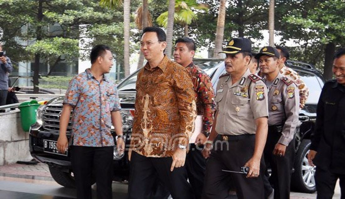 Gubernur DKI Jakarta Basuki Tjahaja Purnama (Ahok) menjalani pemeriksaan di gedung KPK, Jakarta, Selasa (10/5). Ahok menjadi saksi kasus dugaan suap pembahasan dua Raperda tentang Reklamasi Teluk Jakarta. Foto: Ricardo/JPNN.com - JPNN.com