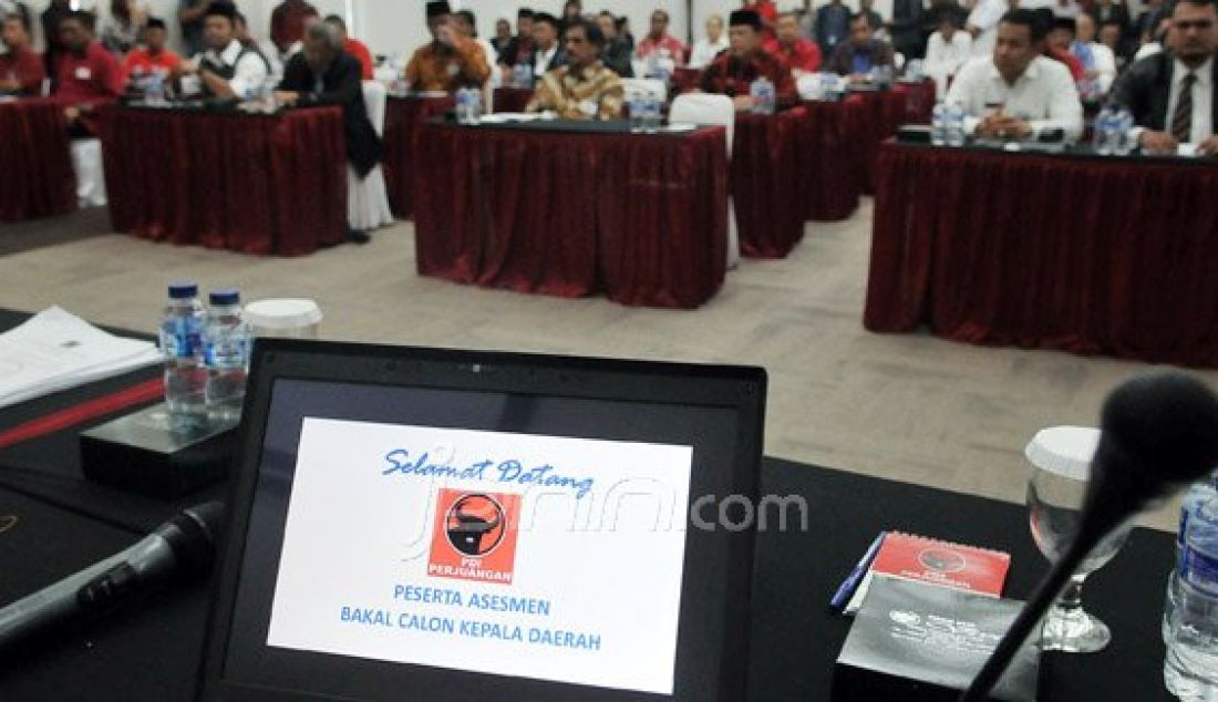 Sejumlah bakal calon gubernur (bacagub) DKI Jakarta dari PDI Perjuangan mengikuti uji kelayakan dan kepatutan di kantor DPP PDIP, Jakarta, Rabu (11/5). Sebanyak 34 peserta mengikuti tes uji yang diadakan oleh PDIP tersebut. Foto: Ricardo/JPNN.com - JPNN.com