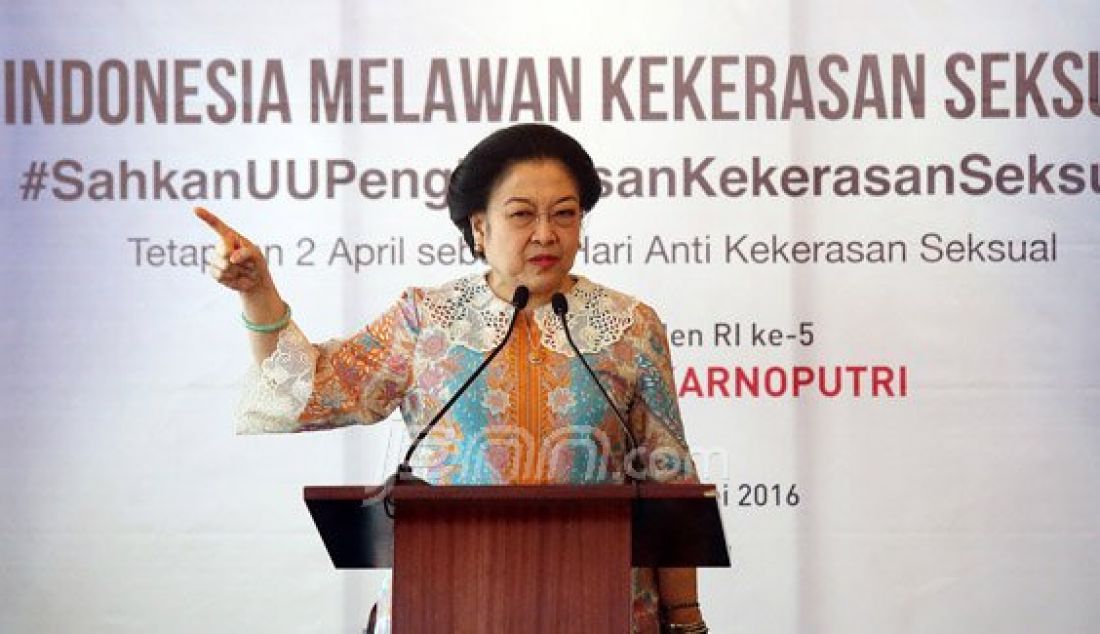 Presiden ke 5 RI Megawati Soekarnoputri saat berbicara pada acara Indonesia Melawan Kejahatan Seksual di Jakarta, Kamis (12/5). Foto: Ricardo/JPNN.com - JPNN.com