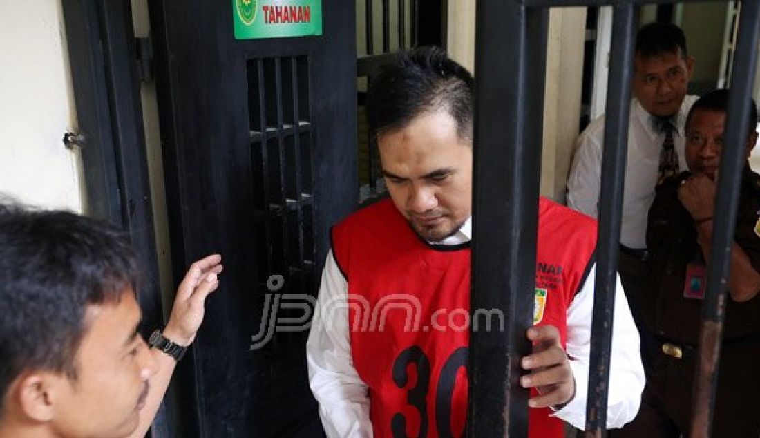 Artis Saiful Jamil saat menjalani sidang dugaan pelecehan seksual terhadap remaja DS di Pengadilan Negeri Jakarta Utara, Senin (16/5). Foto: Ricardo/JPNN.com - JPNN.com