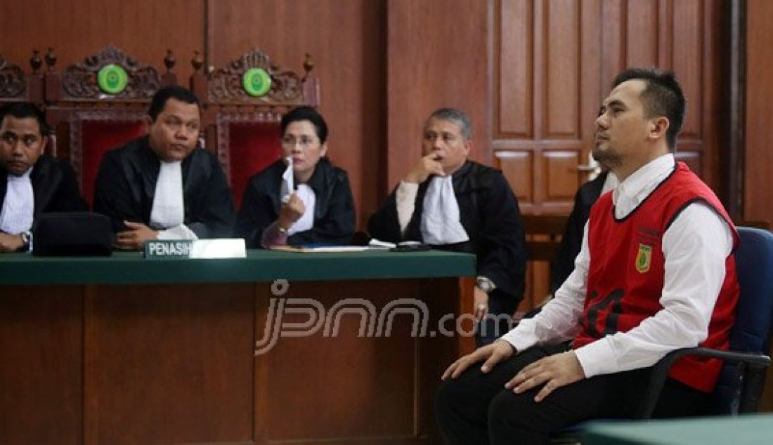 Artis Saiful Jamil saat menjalani sidang dugaan pelecehan seksual terhadap remaja DS di Pengadilan Negeri Jakarta Utara, Senin (16/5). Foto: Ricardo/JPNN.com - JPNN.com