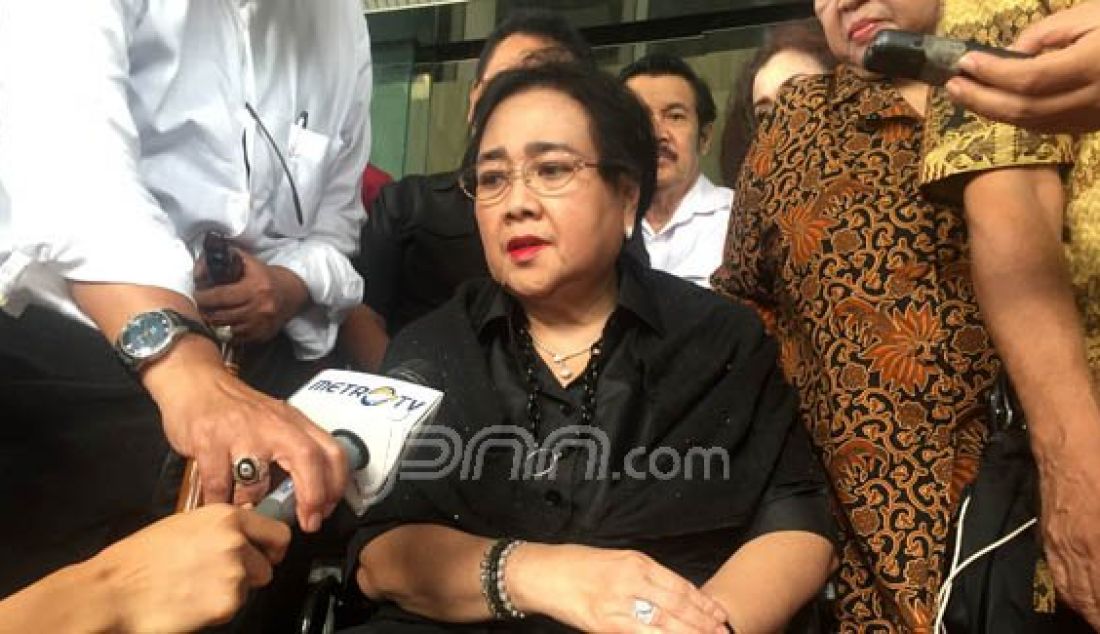 Rachmawati Soekarnoputri saat tiba di lobby gedung Komisi Pemberantasan Korupsi (KPK), Kuningan, Jakarta, Jumat (20/5). Foto: Boy/JPNN.com - JPNN.com