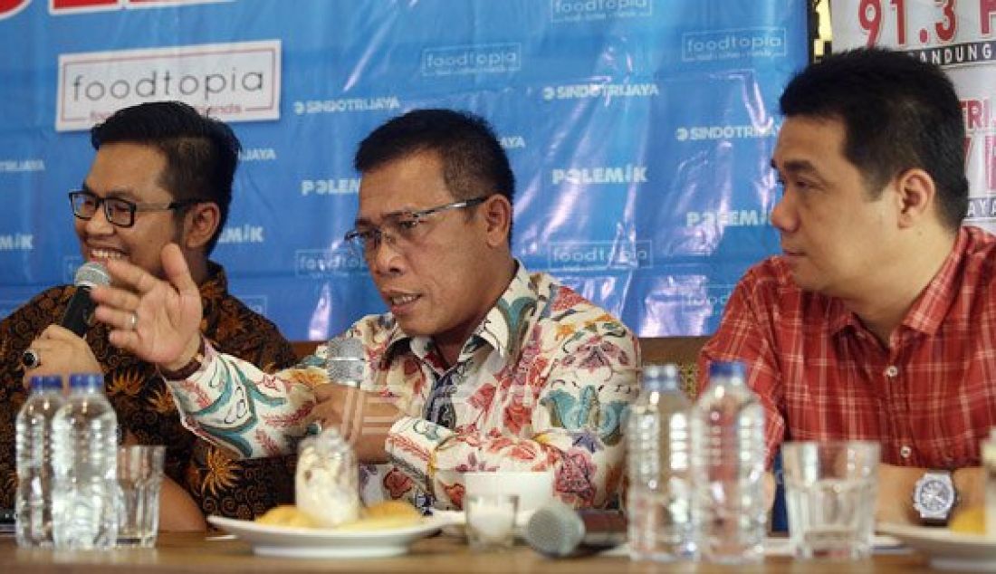 Politis PDIP Masinton Pasaribu menjadi pembicara pada diskusi Peta Politik Pasca Munaslub di Jakarta, Sabtu (21/5). Foto: Ricardo/JPNN.com - JPNN.com