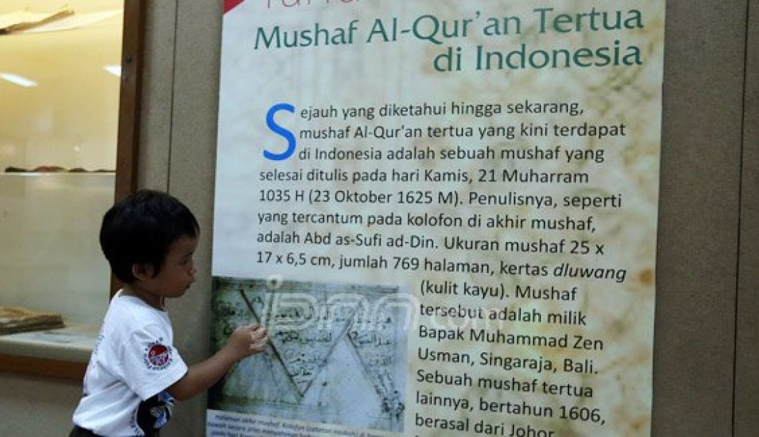 Siswa Taman Kanak-kanak (TK) Al Ijabah saat mengunjungi Bayt Al Qur'an dan Museum Istiqlal di Taman Mini Indonesia Indah (TMII), Jakarta, Minggu (22/5). Kunjungan tersebut dalam rangka menyambut bulan Ramadhan dan memberikan pengetahuan mengenai sejarah al Qur'an di Indonesia. Foto: Ricardo/JPNN.com - JPNN.com