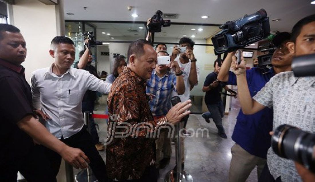 Sekretaris Mahkamah Agung Nurhadi Abdurrachman saat menjalani pemeriksaan KPK, Jakarta, Selasa (24/5). Nurhadi menjadi saksi tindak pidana korupsi memberi hadiah atau janji terkait pengajuan Peninjauan Kembali (PK) pada PN Jakarta Pusat. Foto: Ricardo/JPNN.com - JPNN.com