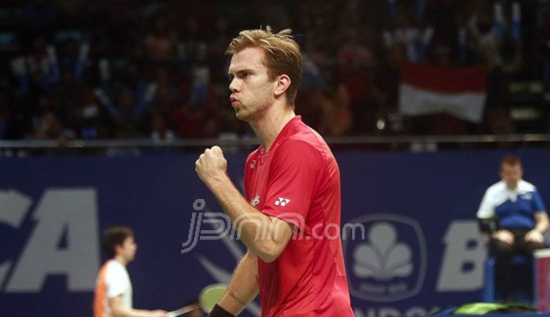 Tunggal putra Denmark Jan O Jorgensen saat bertanding pada Kejuaraan BCA Indonesia Open Super Series Premier 2016 di Istora Senayan Jakarta, Rabu (1/6). Pemain unggul Denmark melaju ke babak selanjutnya. Foto: Ricardo/JPNN.com - JPNN.com