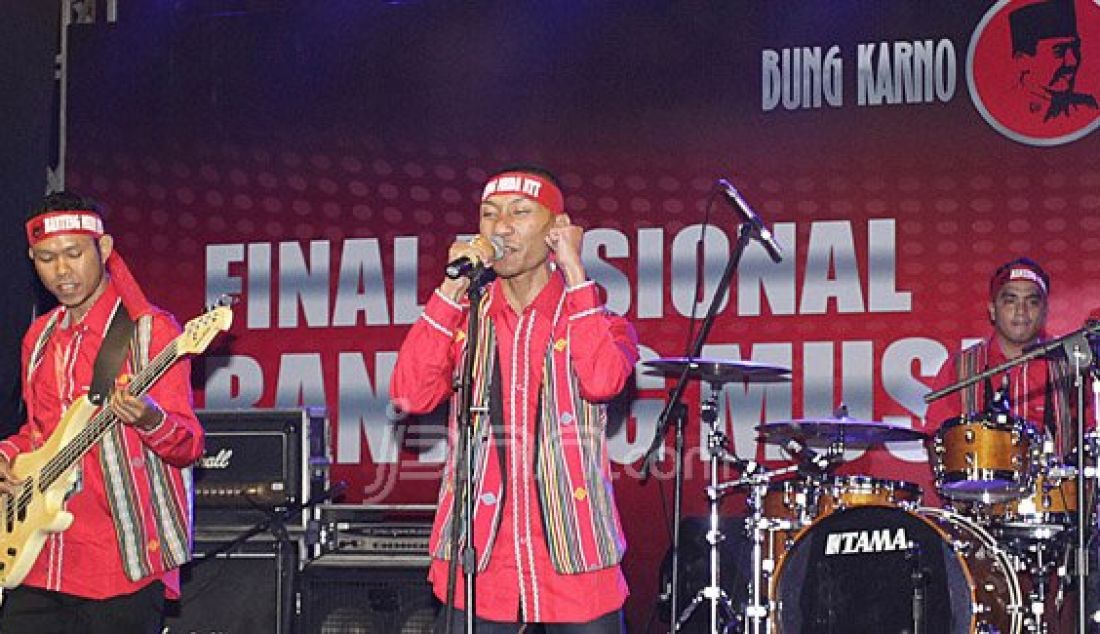 Anggota DPR Fraksi PDIP Nico Siahaan Sekretaris Panitia BMF Ono Surono, Ketua Pelaksana Banteng Musik Festival Charles Honoris, Anggota DPR Fraksi PDIP Ihsan Yunus, Indah Kurnia dan Maruarar Sirait saat pembukaan final Banteng Musik Festival (BMF), Jakarta, Rabu (1/6). BMF sebagai rangkaian peringatan HUT PDIP ke-43. Foto: Ricardo/JPNN.com - JPNN.com