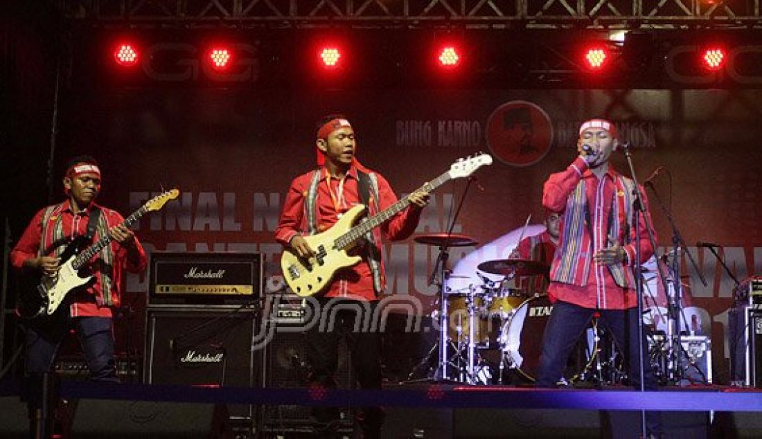 Anggota DPR Fraksi PDIP Nico Siahaan Sekretaris Panitia BMF Ono Surono, Ketua Pelaksana Banteng Musik Festival Charles Honoris, Anggota DPR Fraksi PDIP Ihsan Yunus, Indah Kurnia dan Maruarar Sirait saat pembukaan final Banteng Musik Festival (BMF), Jakarta, Rabu (1/6). BMF sebagai rangkaian peringatan HUT PDIP ke-43. Foto: Ricardo/JPNN.com - JPNN.com