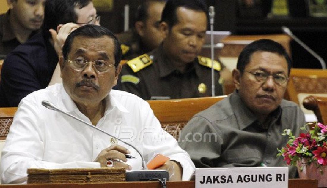 Jaksa Agung Prasetyo mengikuti Rapat Kerja dengan Komisi III DPR RI, Jakarta, Senin (6/6). Raker tersebut membahas Anggaran Pendapatan Belanja Negara-Perubahan (APBN-P) Kejaksaan Agung Tahun Anggaran 2016 serta membahas isu-isu terkini. Foto: Ricardo/JPNN.com - JPNN.com