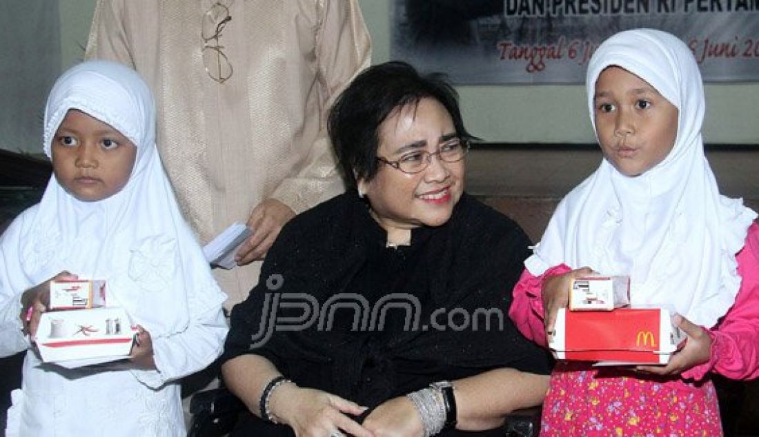 Ketua Dewan Pendiri Yayasan Pendidikan Soekarno, Rachmawati Soekarnoputri menghadiri acara peringatan 115 tahun hari kelahiran Presiden I RI Soekarno di Kampus Universitas Bung Karno (UBK), Jakarta, Senin (6/6). Foto: Ricardo/JPNN.com - JPNN.com