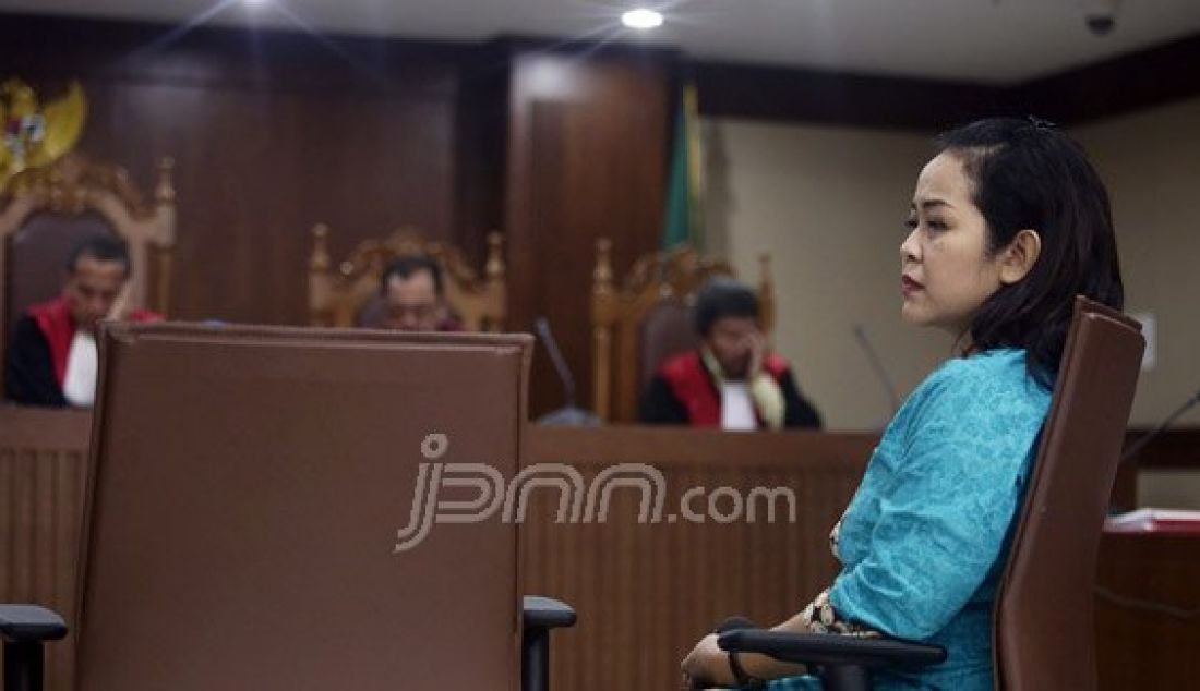 Kolega Anggota DPR Damayanti Wisnu Putranti, Dessy A Edwin menjalani sidang perdana di Pengadilan Tipikor, Kemayoran, Jakarta, Kamis (9/6). Dessy didakwa menerima suap dari Dirut PT Windu Tunggal Utama Abdul Khoir untuk memperjuangan proyek anggaran jalan di Maluku pada KemenPU-Pera. Foto: Ricardo/JPNN.com - JPNN.com