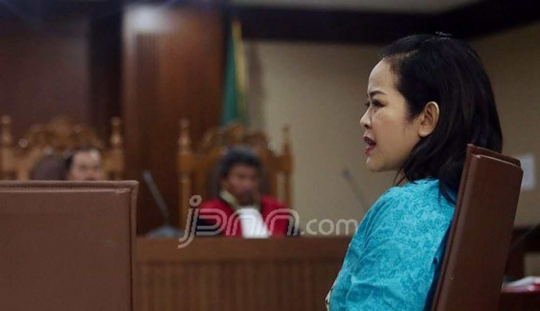 Kolega Anggota DPR Damayanti Wisnu Putranti, Dessy A Edwin menjalani sidang perdana di Pengadilan Tipikor, Kemayoran, Jakarta, Kamis (9/6). Dessy didakwa menerima suap dari Dirut PT Windu Tunggal Utama Abdul Khoir untuk memperjuangan proyek anggaran jalan di Maluku pada KemenPU-Pera. Foto: Ricardo/JPNN.com - JPNN.com