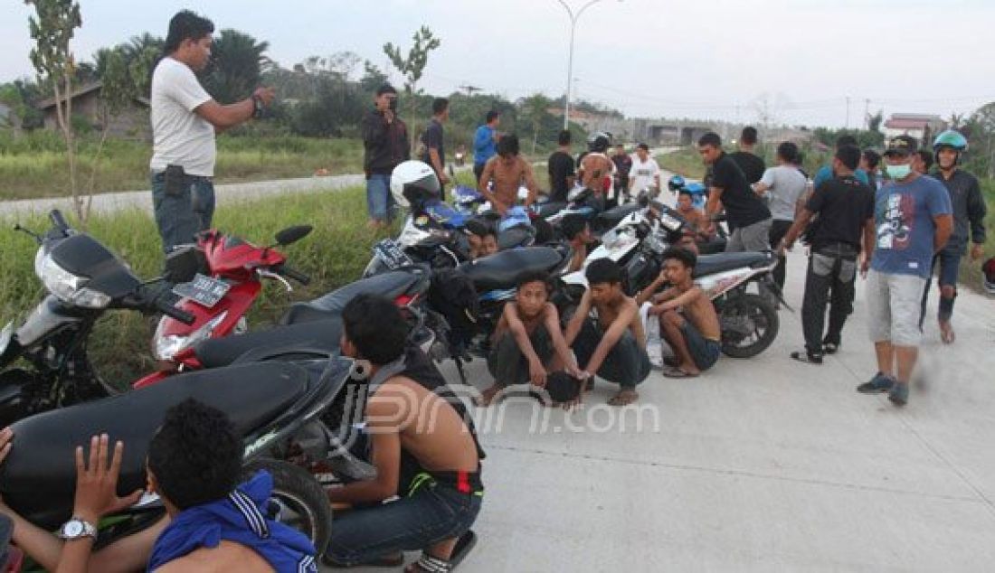 Selama bulan suci Ramadan, aktivitas balapan liar semakin tinggi. Polisi pun sudah menyiapkan langkah-langkah untuk memberantas aktivitas ini. Foto: Bagus/Samarinda Pos - JPNN.com